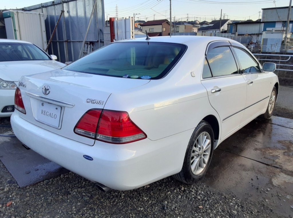 Toyota Crown Royal 2.5 Royal Saloon Navigation system Rear